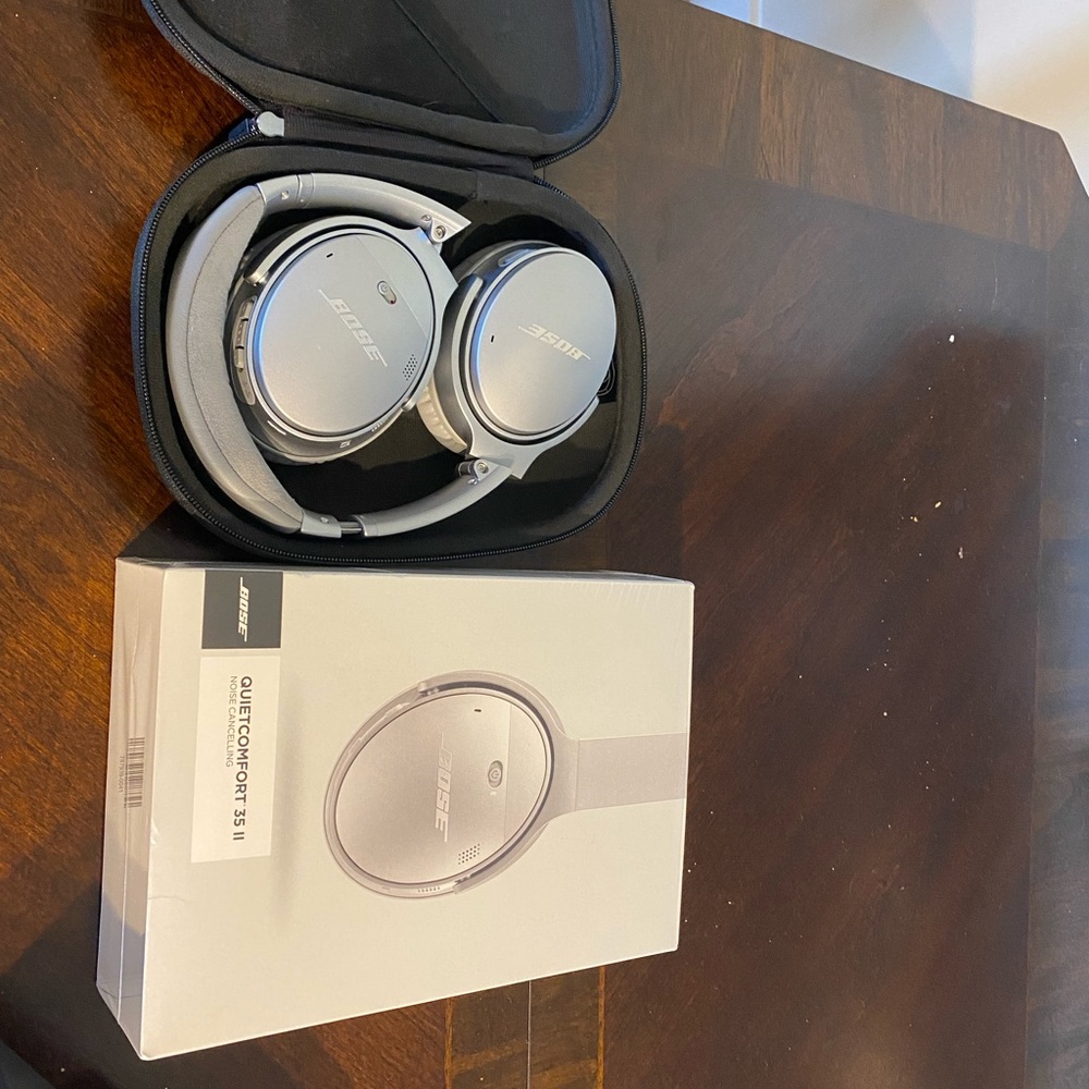 BOSE Bluetooth Noise Cancelling headphones - QuiteComfort 35 II